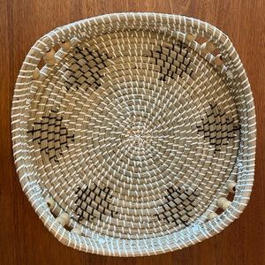 Woven tray